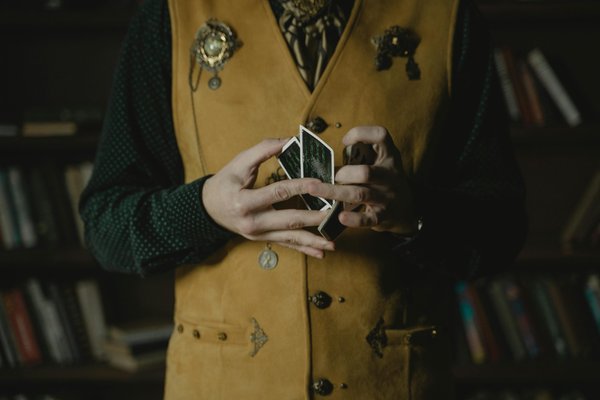 Cyril regard : le mentaliste qui illumine vos événements parisiens